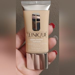 Clinique Even Better Refresh Foundation-Shade CN 18